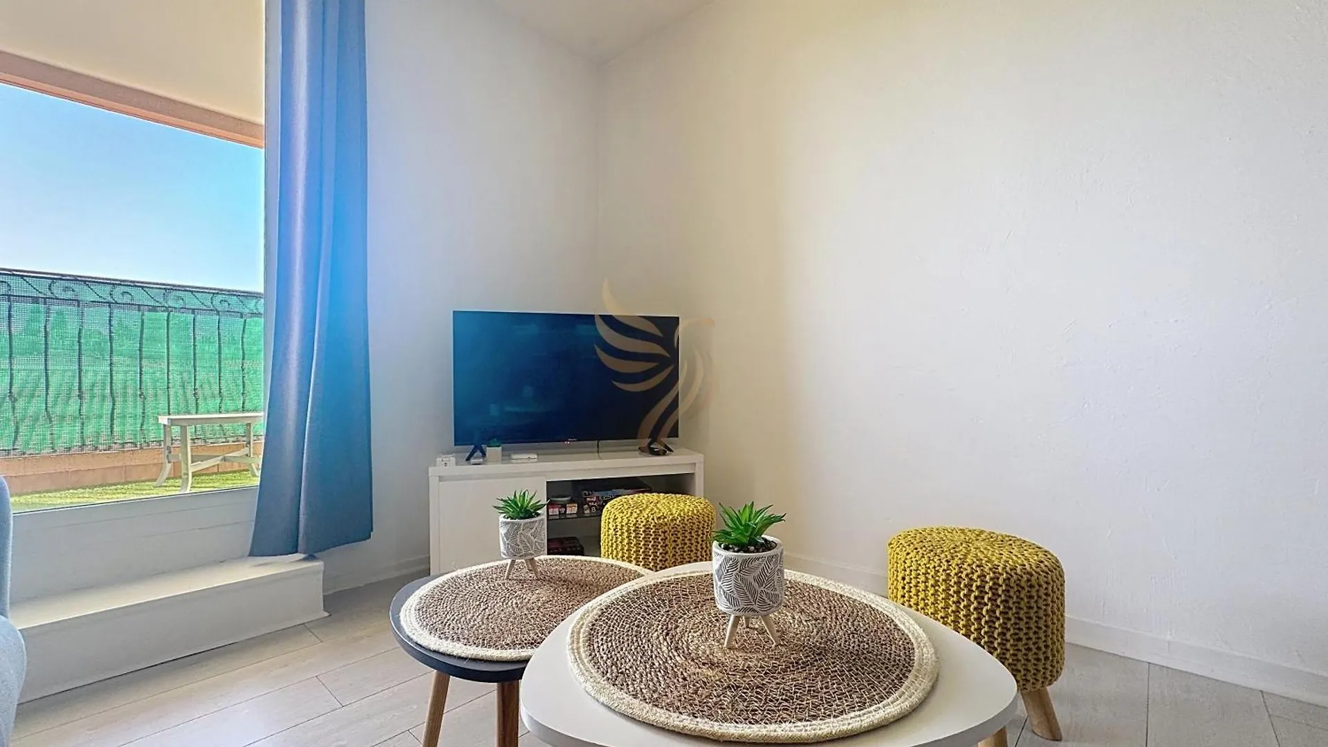 Studio Cosy Parc-Clim-Terrasse Plages Et Ctre-Ville A Quelques Min - Capitalchic Services Frejus